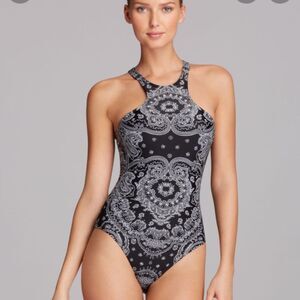 DKNY Donna Karan Black & White 1 Piece Resort Bathing Swim Suit 4